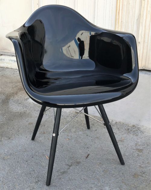 DINING CHAIR CH7191 BLACK GLOSS WITH BLACK LEGS STAINLESS STEEL AVAILABILITY: 2 UNITS